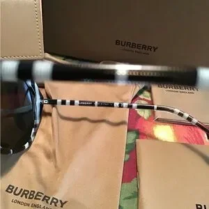BURBERRY VANESSA NIB SUNGLASSES COMPLETE WOMENS BLACK NOVA CHECK AUTHENTIC Burberry | Accessories | Burberry Vanessa Nib Sunglasses  main image 2
